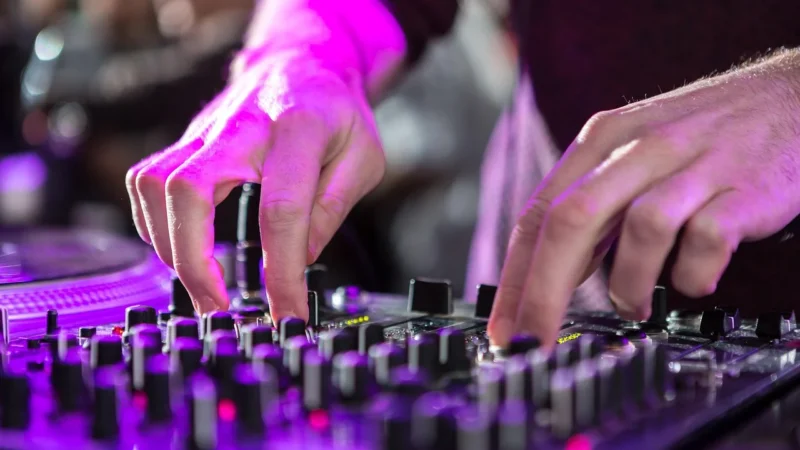 Behringer X2442USB
