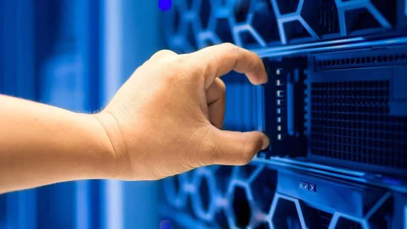 Dell Precision 7560 i PowerEdge — profesjonalne stacje robocze i systemy serwerowe dla firm