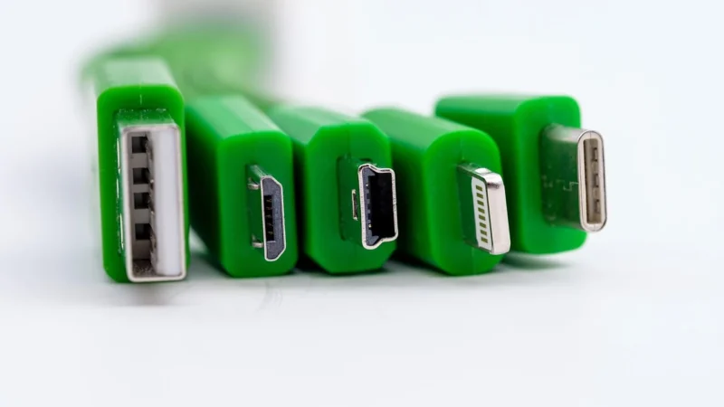 GSM City A Micro USB 2m czarno-czerwony (17467UNIW)