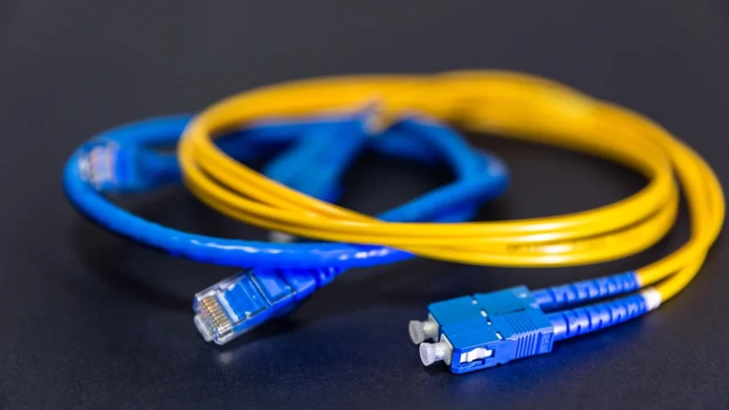 LANBERG PATCHCORD ŚWIATŁOWODOWY SM LC/UPC-LC/UPC DUPLEX 3.0MM LSZH G657A1 2M ŻÓŁTY (FOLULUSD110020YE) (FOLULUSD110020YE)