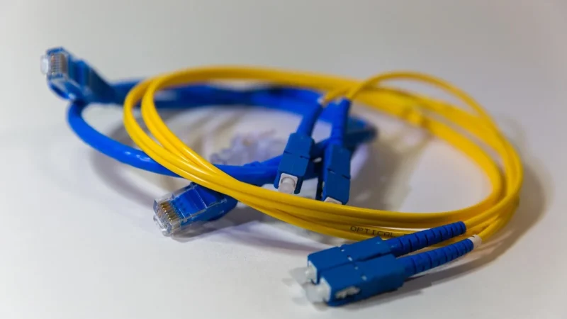LANBERG PATCHCORD ŚWIATŁOWODOWY SM SC/UPC-LC/UPC DUPLEX 3.0MM LSZH G657A1 1M ŻÓŁTY (Z32307) (Z32307)