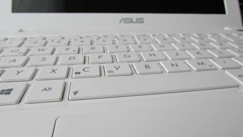 Laptop Asus ExpertBook P2 P2451 14″/i5/8GB/512GB/Win10 (P2451FB-EB0018R)