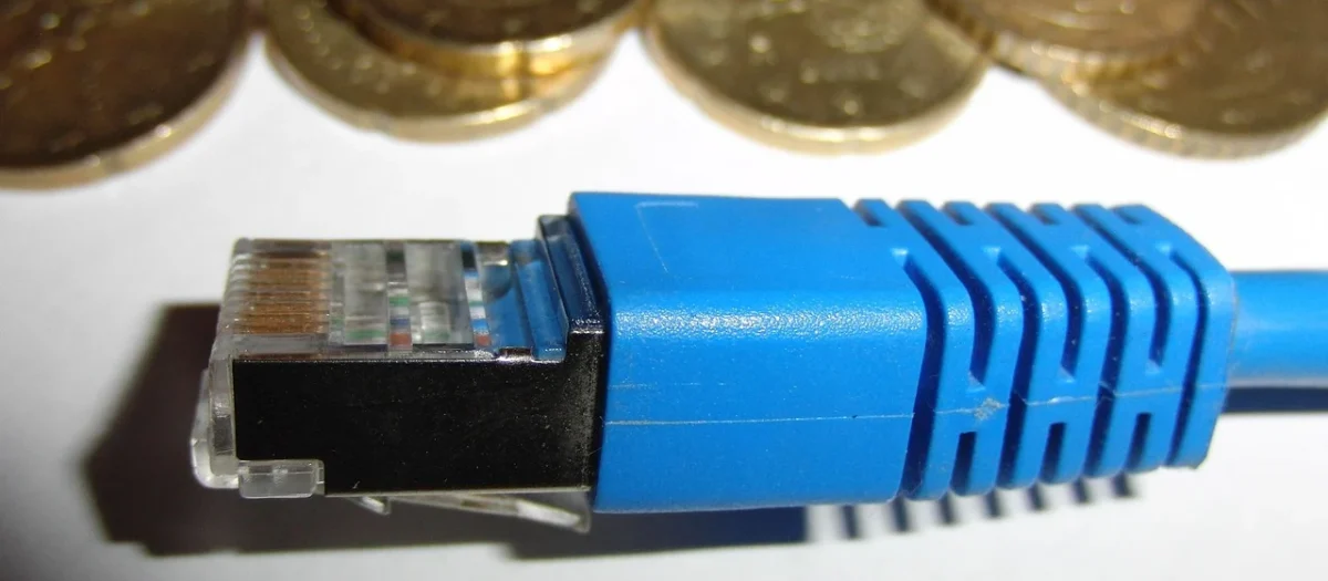 LINDY KABEL 30419 [1X ZŁĄCZE MĘSKIE SZWAJCARSKIE – 1X GNIAZDO IEC C13] 5 M ()