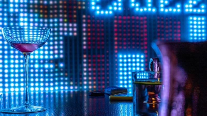 Neonowe inspiracje dla wyjątkowego drink pubu