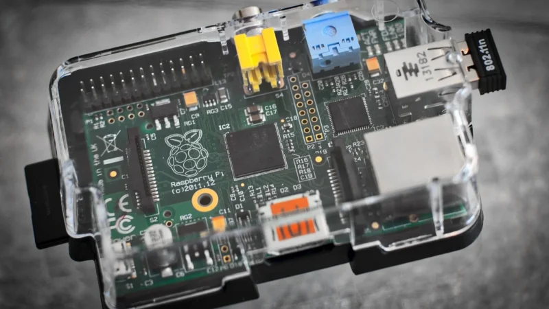 Raspberry Pi Obudowa 3B/3B/2B Oficjalna Czerwono Biała (rpi04221)
