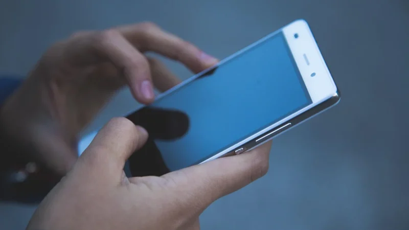 Telefon dla dziecka – czym się kierować przy zakupie takiego sprzętu?