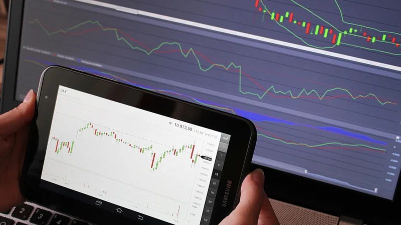 Brent a Forex: jak ropa kształtuje strategie inwestycyjne